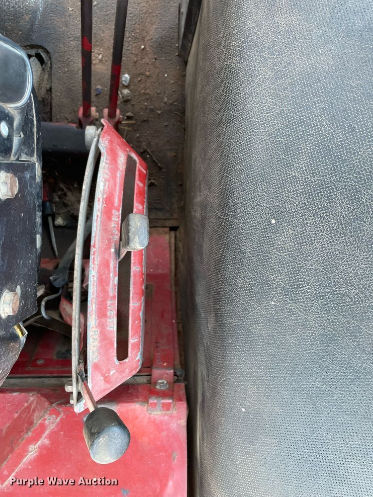 image for item LY9782 1974 International Farmall 966  tractor