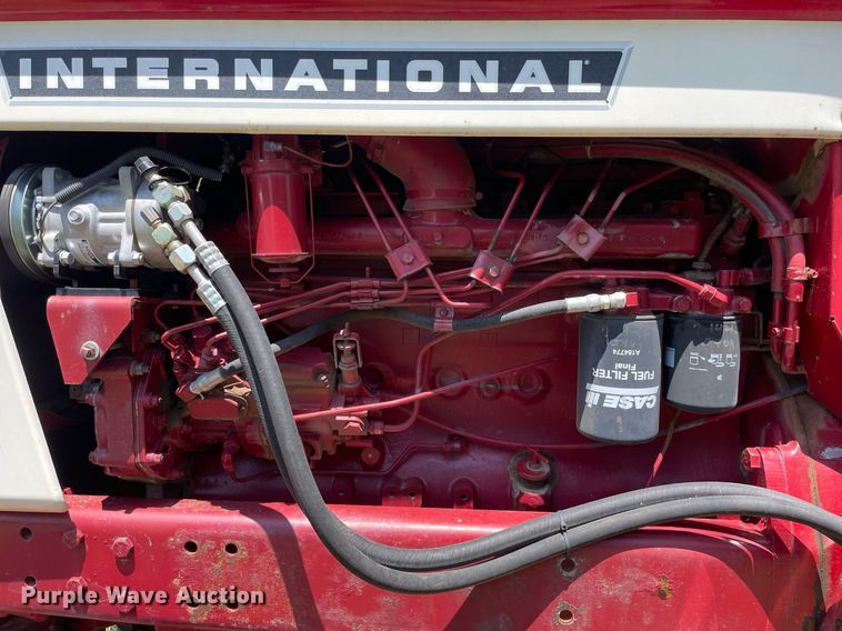 image for item LY9782 1974 International Farmall 966  tractor