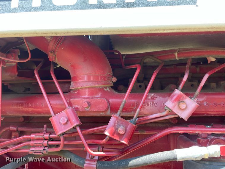 image for item LY9782 1974 International Farmall 966  tractor