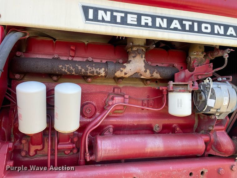 image for item LY9782 1974 International Farmall 966  tractor