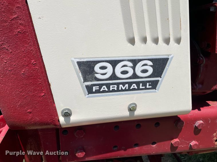 image for item LY9782 1974 International Farmall 966  tractor