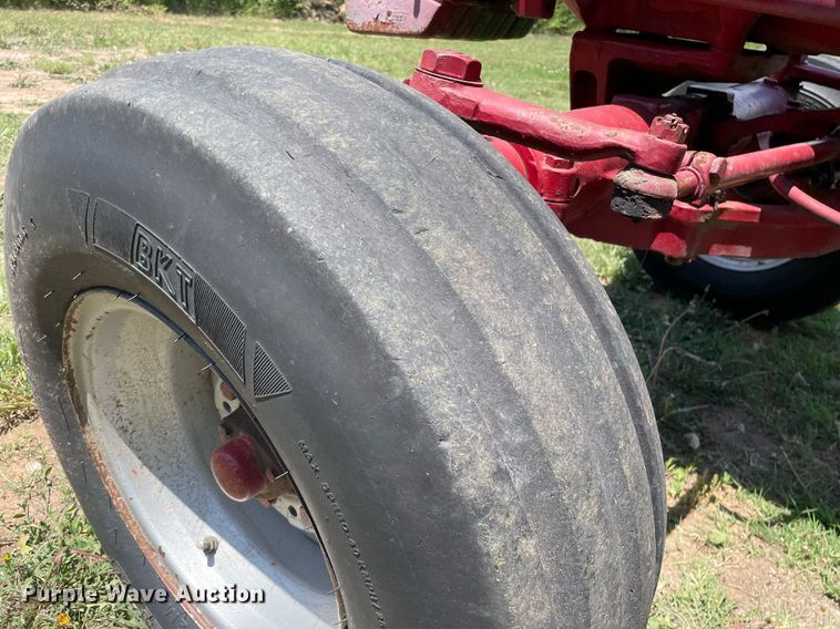 image for item LY9782 1974 International Farmall 966  tractor