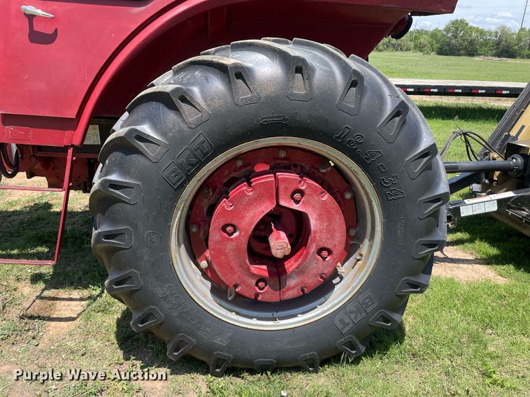 image for item LY9782 1974 International Farmall 966  tractor
