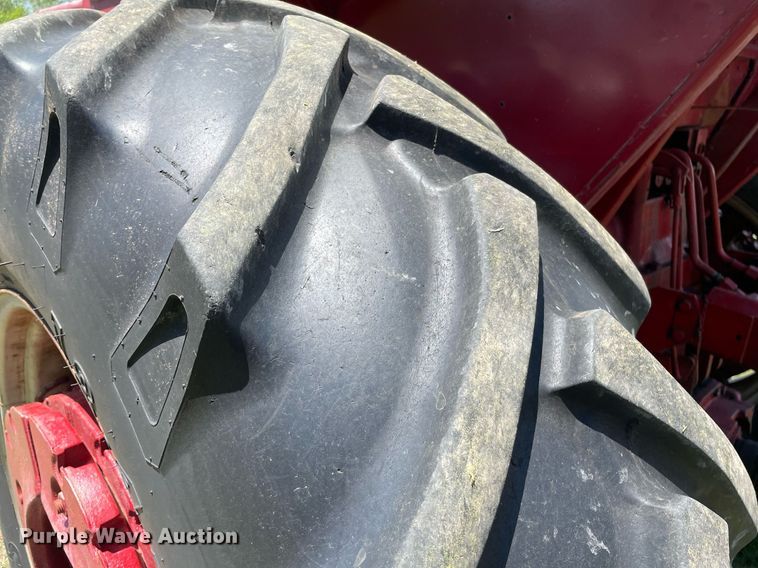 image for item LY9782 1974 International Farmall 966  tractor