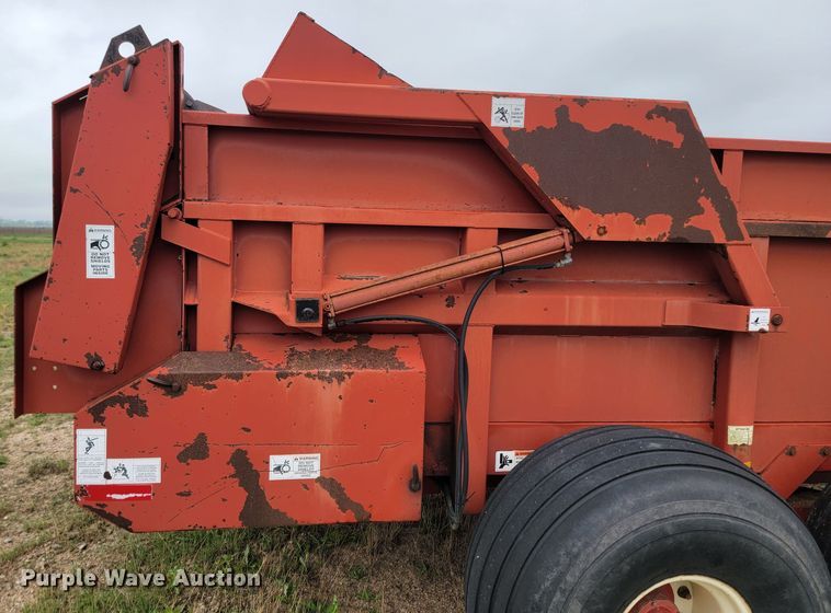 image for item ML9368 H&S MS600  manure spreader