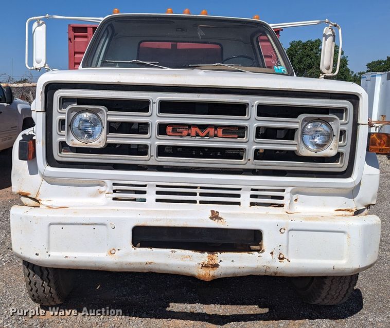 image for item MN9996 1973 GMC 6000  grain truck