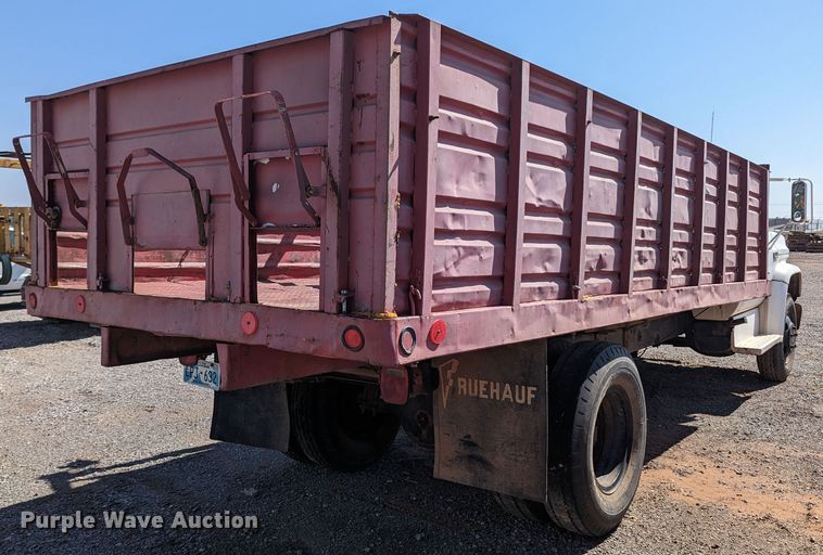 image for item MN9996 1973 GMC 6000  grain truck