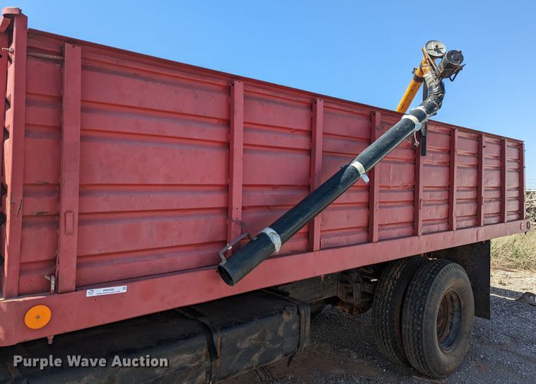 image for item MN9996 1973 GMC 6000  grain truck