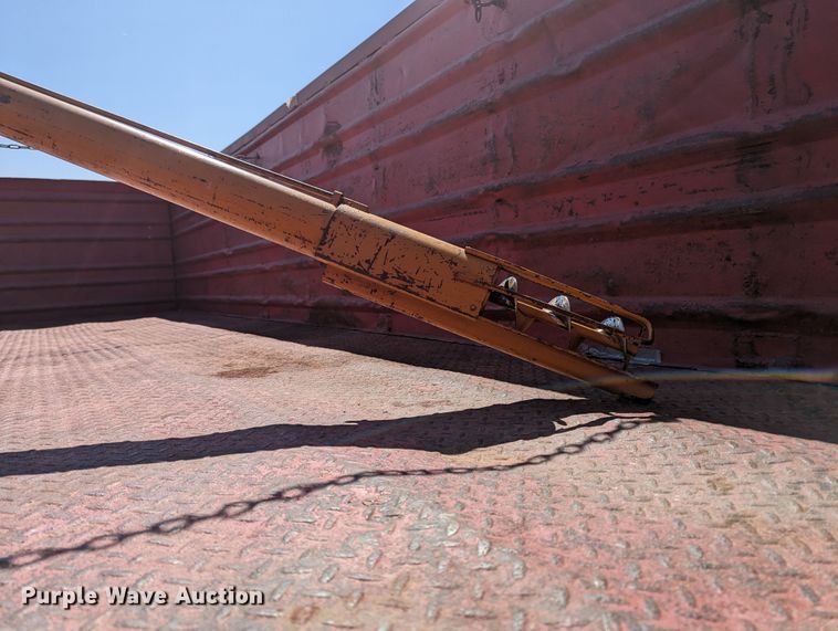 image for item MN9996 1973 GMC 6000  grain truck