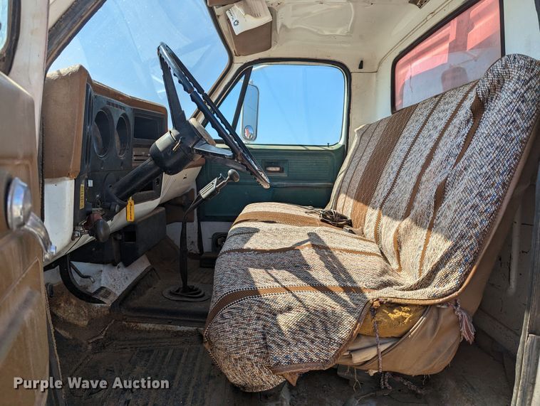 image for item MN9996 1973 GMC 6000  grain truck