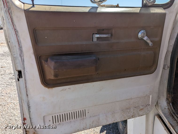 image for item MN9996 1973 GMC 6000  grain truck