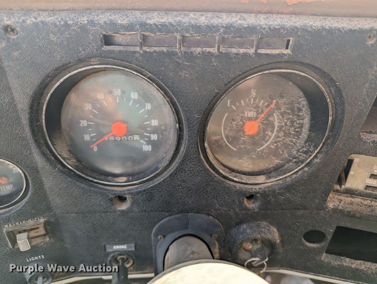 image for item MN9996 1973 GMC 6000  grain truck