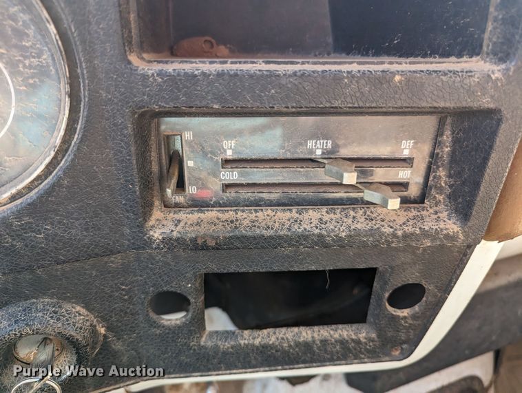 image for item MN9996 1973 GMC 6000  grain truck