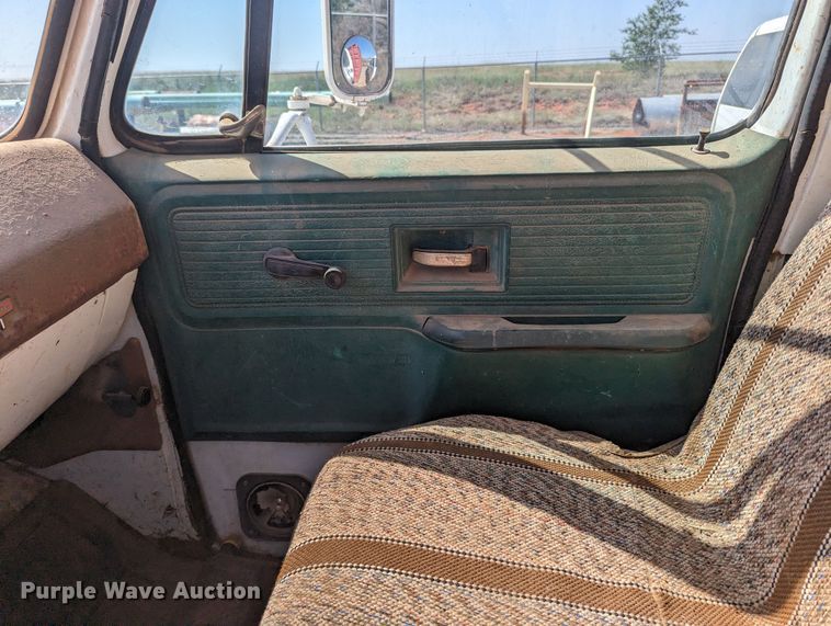 image for item MN9996 1973 GMC 6000  grain truck