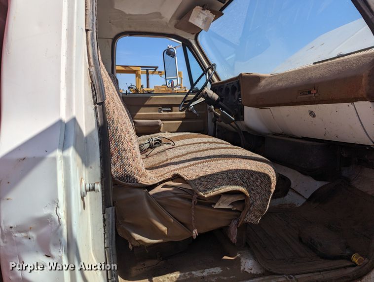 image for item MN9996 1973 GMC 6000  grain truck