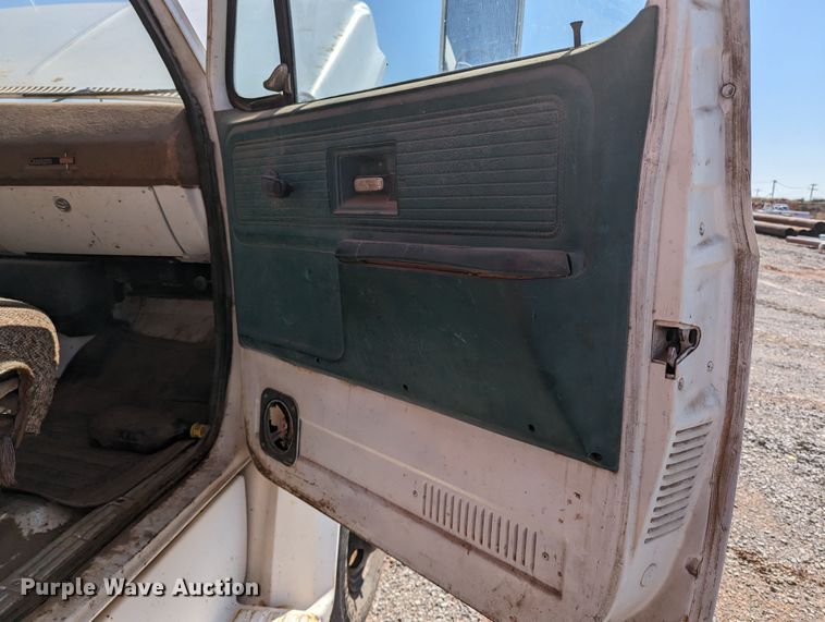 image for item MN9996 1973 GMC 6000  grain truck