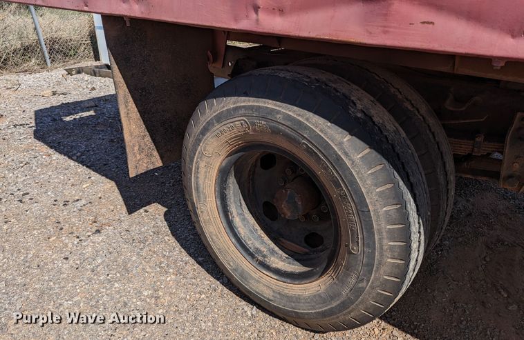 image for item MN9996 1973 GMC 6000  grain truck