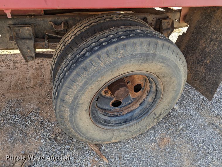 image for item MN9996 1973 GMC 6000  grain truck