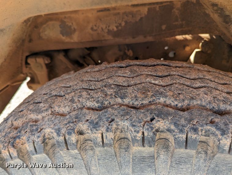 image for item MN9996 1973 GMC 6000  grain truck