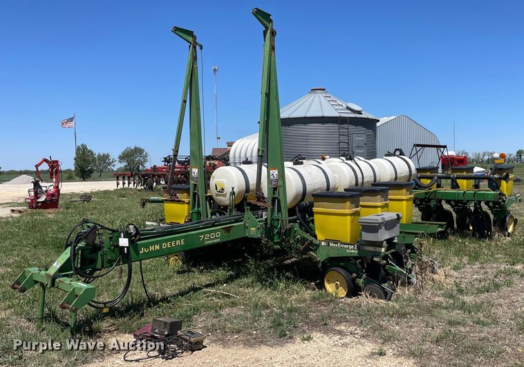 image for item MS9744 John Deere 7200 Max Emerge 2  planter