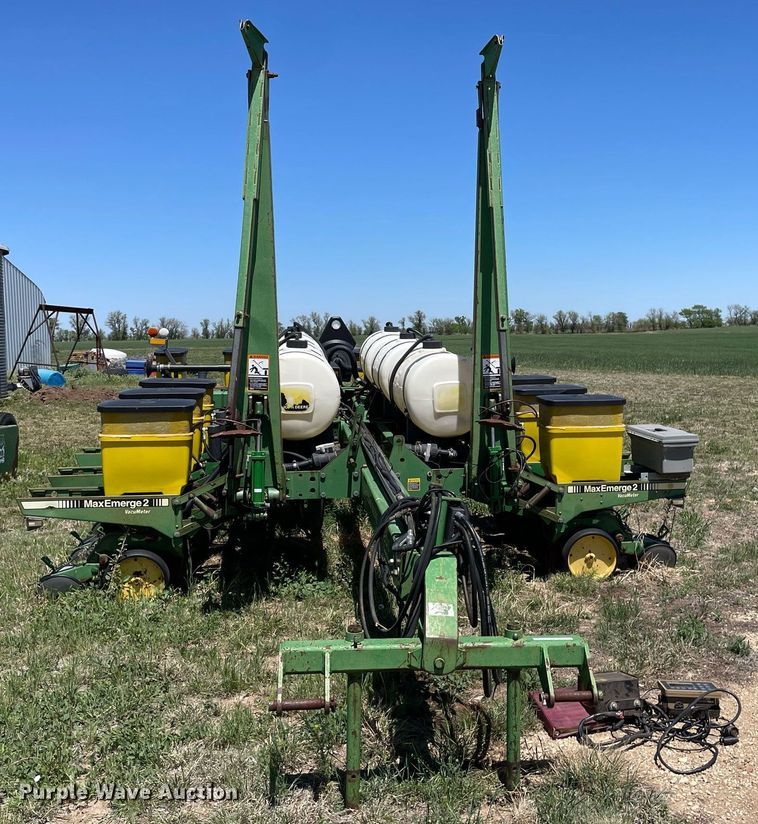 image for item MS9744 John Deere 7200 Max Emerge 2  planter