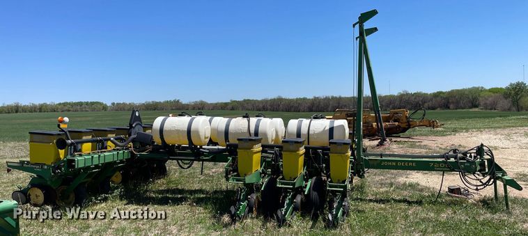 image for item MS9744 John Deere 7200 Max Emerge 2  planter