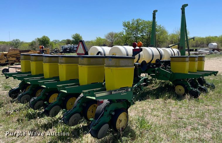 image for item MS9744 John Deere 7200 Max Emerge 2  planter