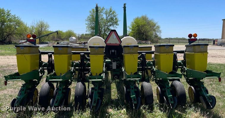 image for item MS9744 John Deere 7200 Max Emerge 2  planter