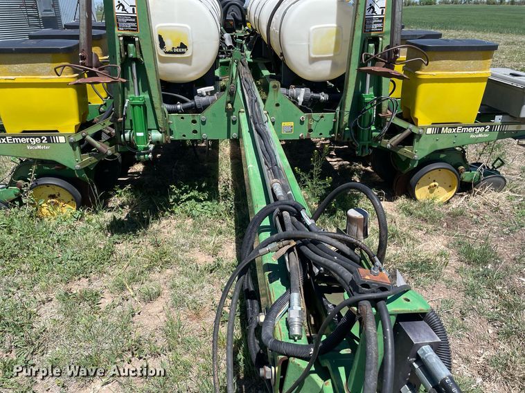 image for item MS9744 John Deere 7200 Max Emerge 2  planter