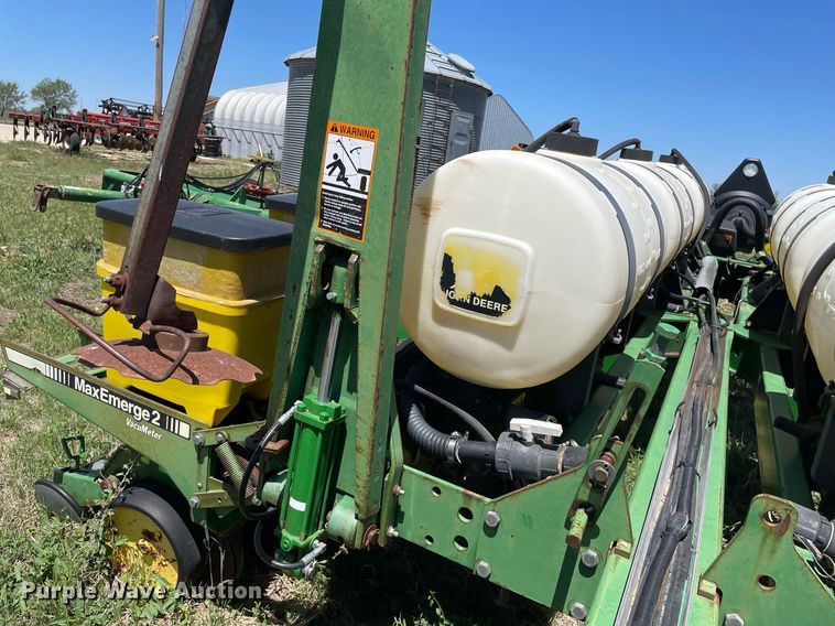 image for item MS9744 John Deere 7200 Max Emerge 2  planter