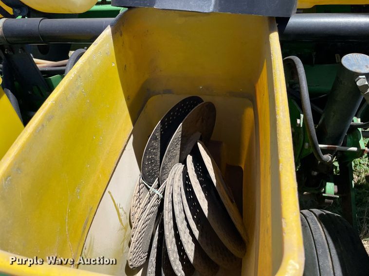 image for item MS9744 John Deere 7200 Max Emerge 2  planter