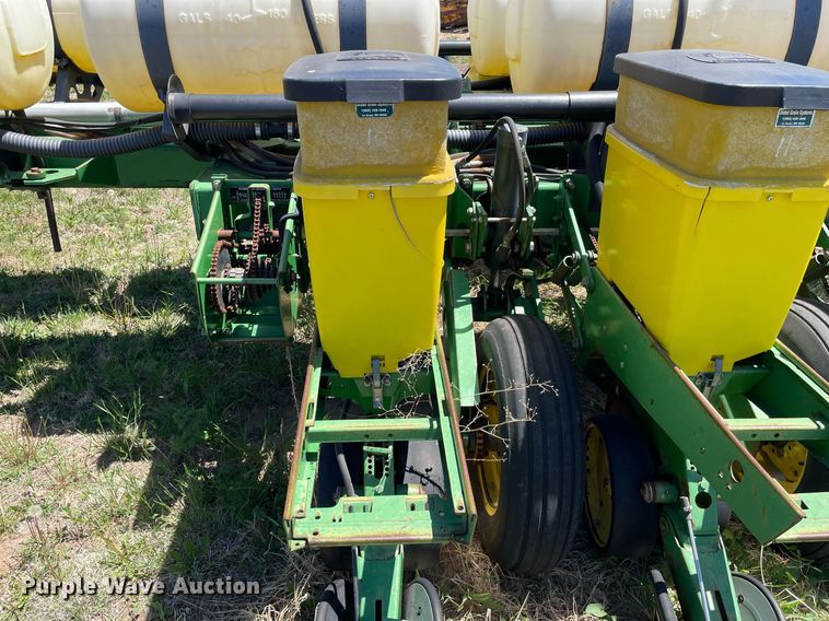 image for item MS9744 John Deere 7200 Max Emerge 2  planter