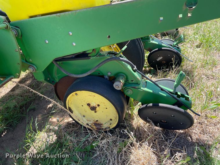 image for item MS9744 John Deere 7200 Max Emerge 2  planter