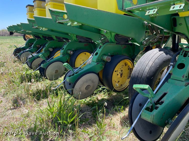 image for item MS9744 John Deere 7200 Max Emerge 2  planter