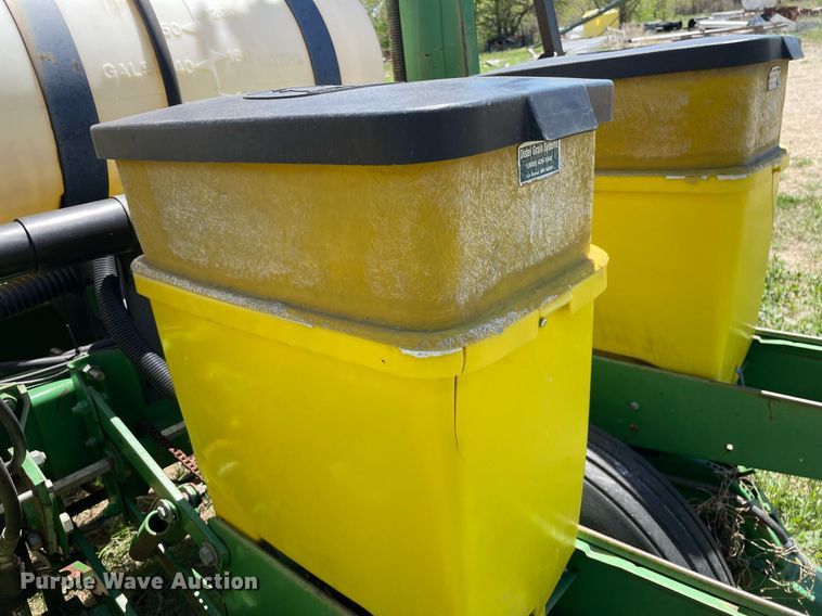 image for item MS9744 John Deere 7200 Max Emerge 2  planter