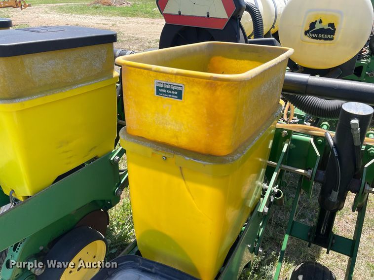 image for item MS9744 John Deere 7200 Max Emerge 2  planter