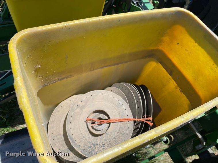 image for item MS9744 John Deere 7200 Max Emerge 2  planter