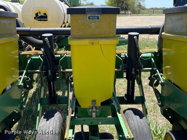 image for item MS9744 John Deere 7200 Max Emerge 2  planter