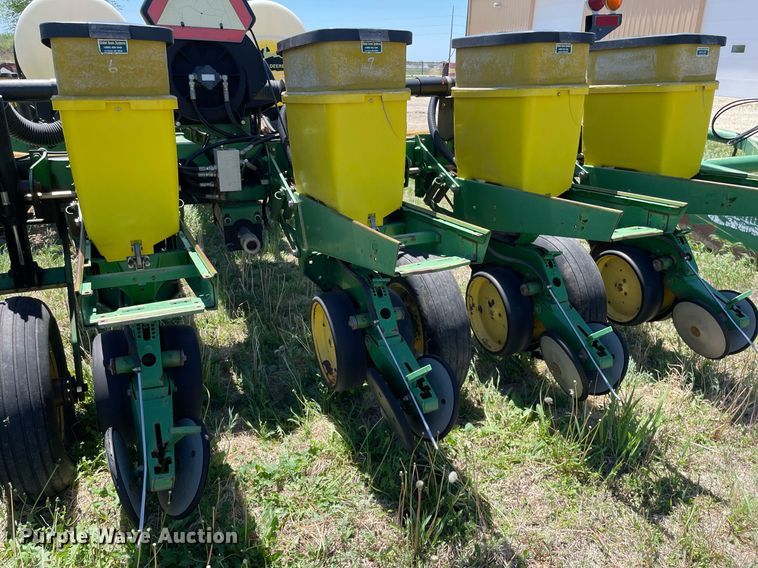 image for item MS9744 John Deere 7200 Max Emerge 2  planter