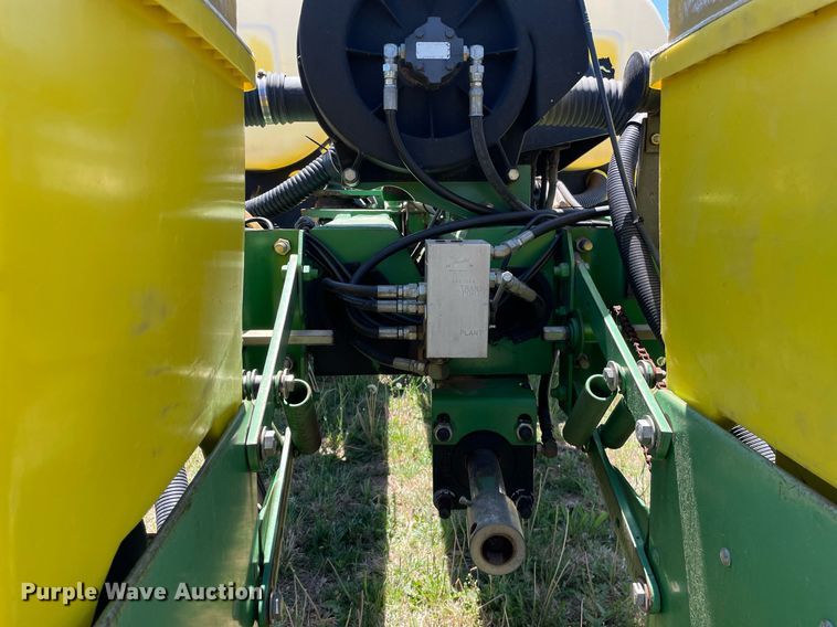 image for item MS9744 John Deere 7200 Max Emerge 2  planter