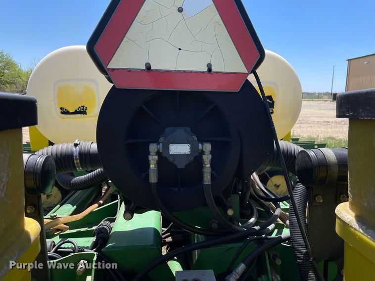 image for item MS9744 John Deere 7200 Max Emerge 2  planter
