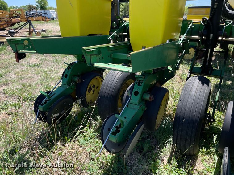 image for item MS9744 John Deere 7200 Max Emerge 2  planter