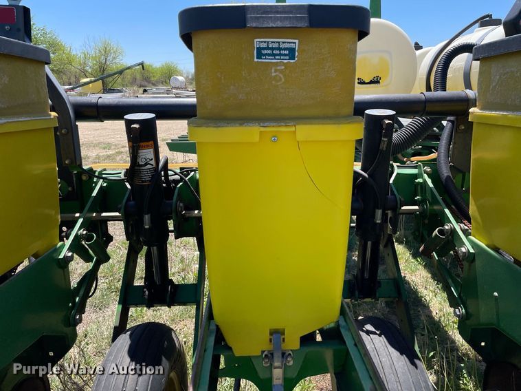 image for item MS9744 John Deere 7200 Max Emerge 2  planter