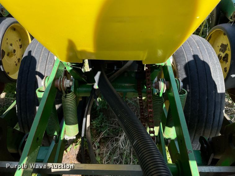 image for item MS9744 John Deere 7200 Max Emerge 2  planter