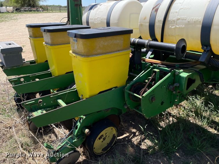 image for item MS9744 John Deere 7200 Max Emerge 2  planter