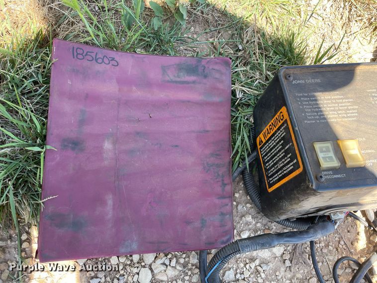 image for item MS9744 John Deere 7200 Max Emerge 2  planter