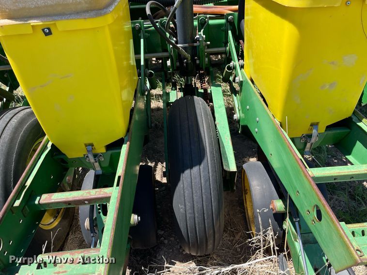 image for item MS9744 John Deere 7200 Max Emerge 2  planter