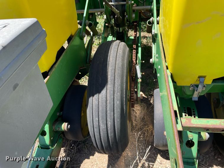 image for item MS9744 John Deere 7200 Max Emerge 2  planter