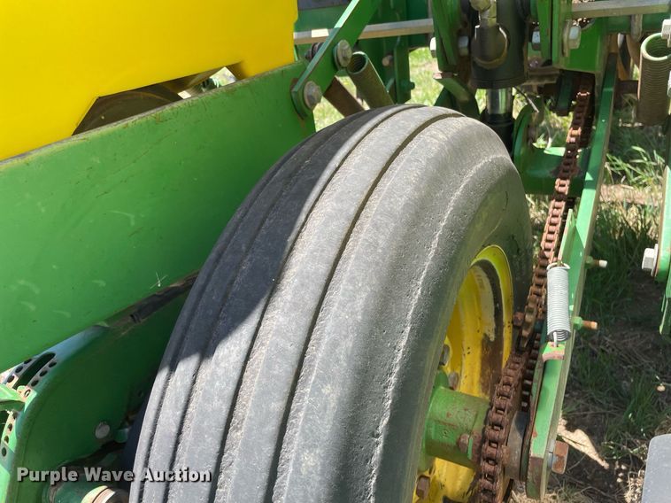 image for item MS9744 John Deere 7200 Max Emerge 2  planter