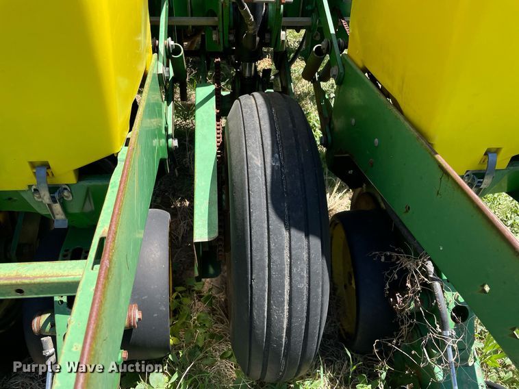 image for item MS9744 John Deere 7200 Max Emerge 2  planter